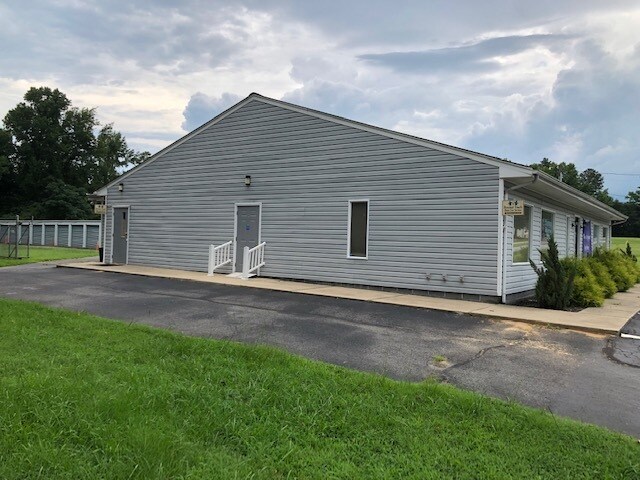 More Photos Of 1226 S Main St, Emporia Freestanding For Sale