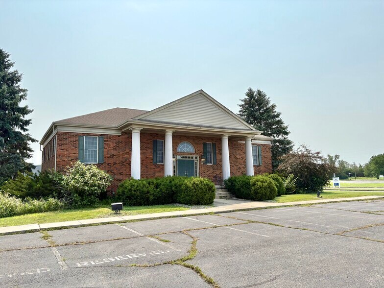 More Photos Of 1485 Commerce Park Dr, Tipp City Medical For Sale