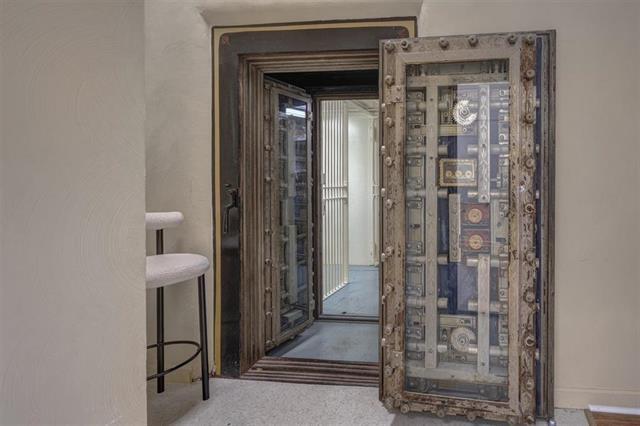 More Photos Of 301 W Main St, Radford Apartments For Sale