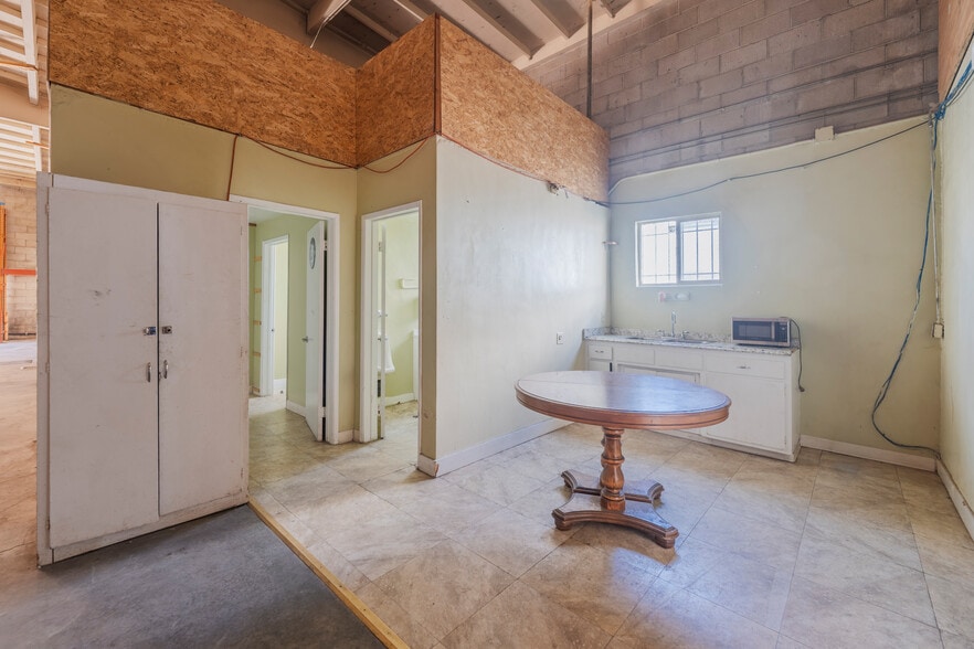 More Photos Of 440 N Marine Ave, Wilmington Warehouse For Lease