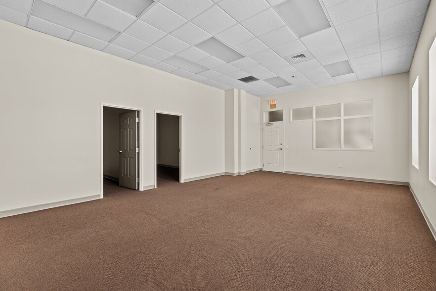 More Photos Of 327 N Queen St, Kinston Office For Sale