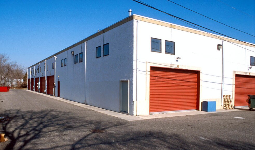 More Photos Of 711 N Main St, Pleasantville General Retail For Lease