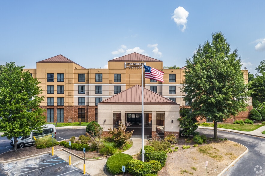 More Photos Of 1070 Ridge Lake Blvd, Memphis Hotel For Sale