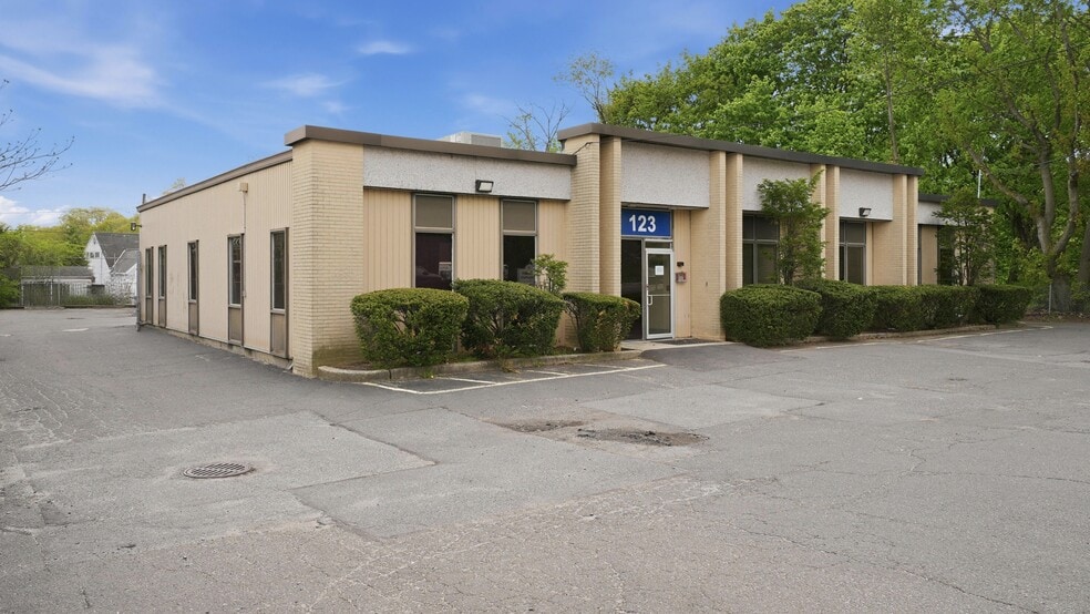 More Photos Of 123 Stewart Ave, Hicksville Medical For Sale