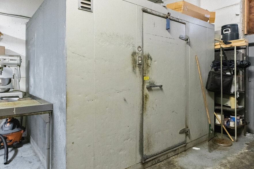 More Photos Of 8 Glen St, Glen Cove Storefront For Lease