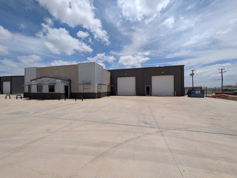 More Photos Of 6500 W Highway 80, Midland Warehouse For Lease