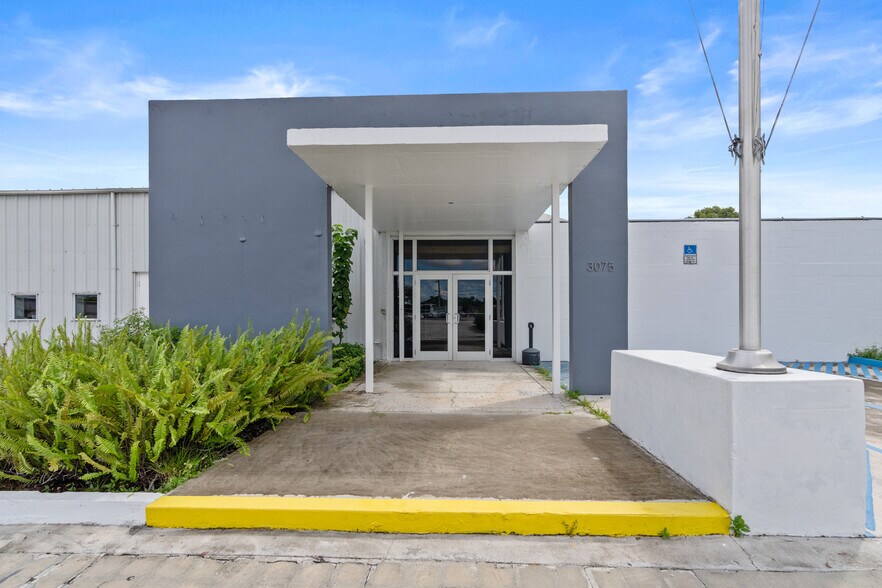 More Photos Of 3075 NW South River Dr, Miami Storefront Retail Office For Lease