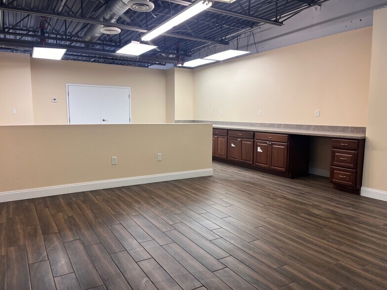 More Photos Of 3500-3553 High Ridge Rd, Boynton Beach Light Distribution For Sale