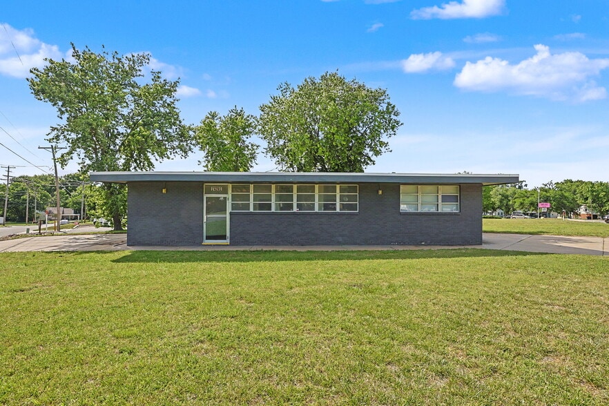 Primary Photo Of 1601 N State St, Augusta Office For Sale
