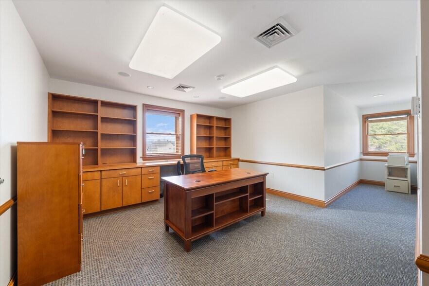 More Photos Of 114 Parliament Dr, Maryville Medical For Sale