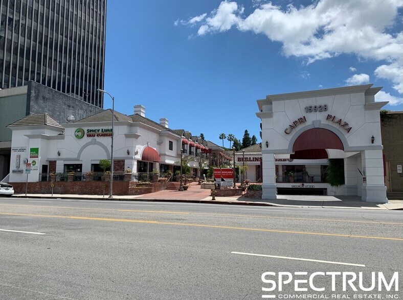 Primary Photo Of 15928 Ventura Blvd, Encino Storefront Retail Office For Lease