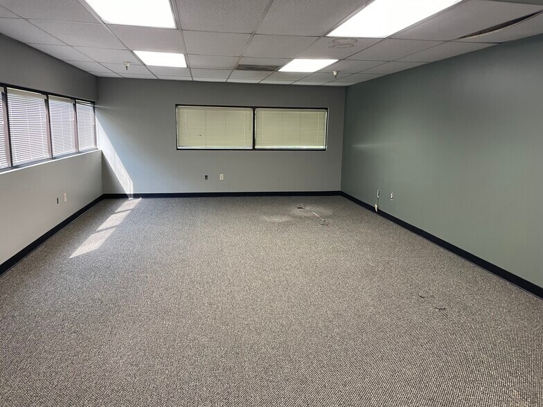 More Photos Of 1602 Pike St NW, Auburn Research And Development For Lease