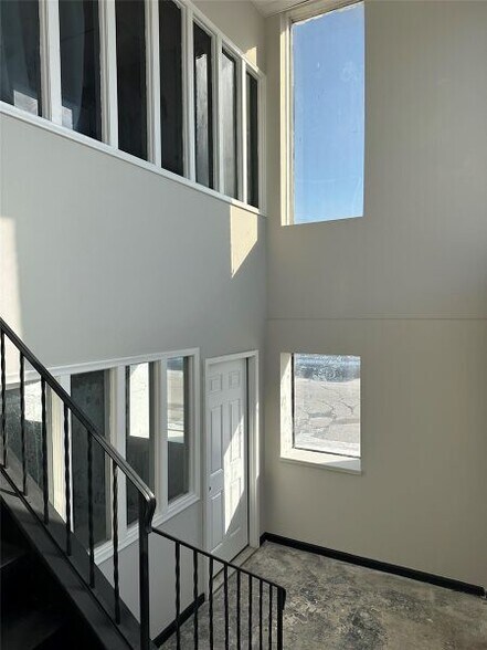 More Photos Of 69206 N Main St, Richmond Storefront Retail Office For Lease