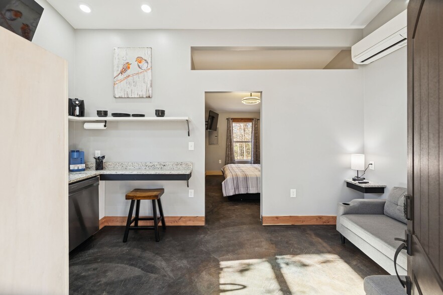 More Photos Of 3158 Summertown Hwy, Summertown Hotel For Sale