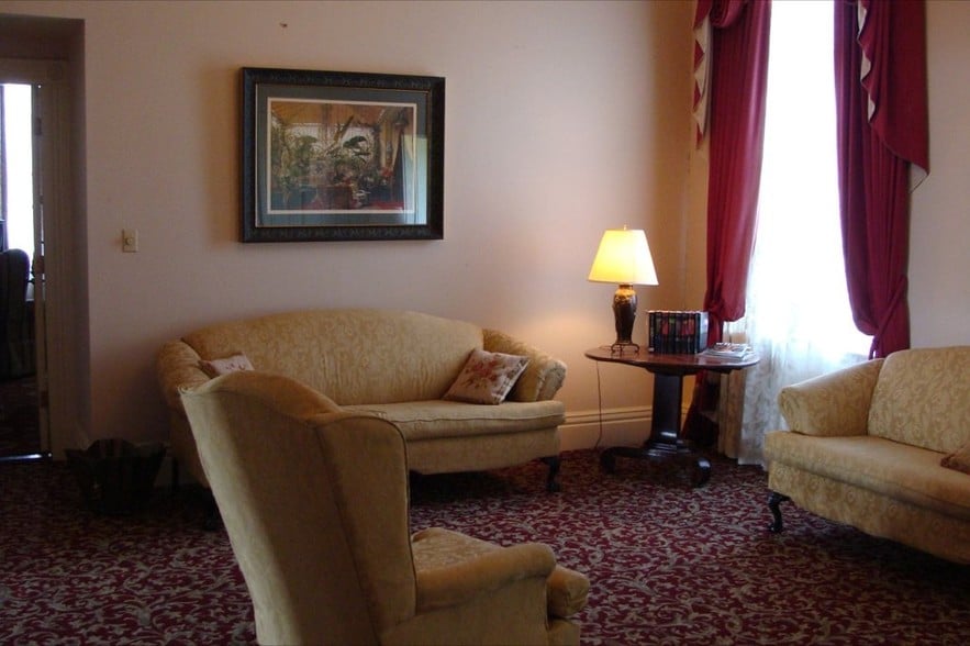 More Photos Of 201 N Pearl St, Natchez Hotel For Sale