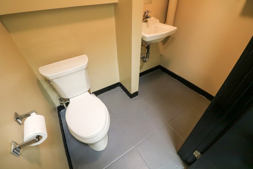 More Photos Of 160-166 W Pico Blvd, Los Angeles Apartments For Sale