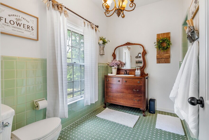 More Photos Of 1320 S Albert Pike Ave, Fort Smith Hospitality For Sale