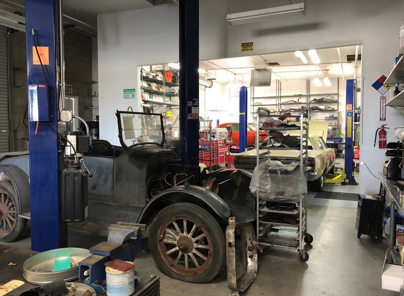 More Photos Of 285 W Radio Rd, Palm Springs Service For Sale