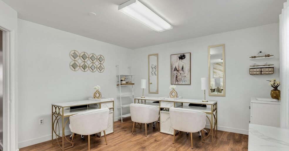More Photos Of 901 N Courthouse Rd, North Chesterfield Loft Creative Space For Lease