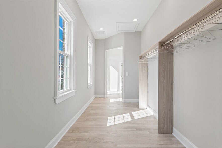 More Photos Of 44 4th St NW, Pulaski Office For Sale