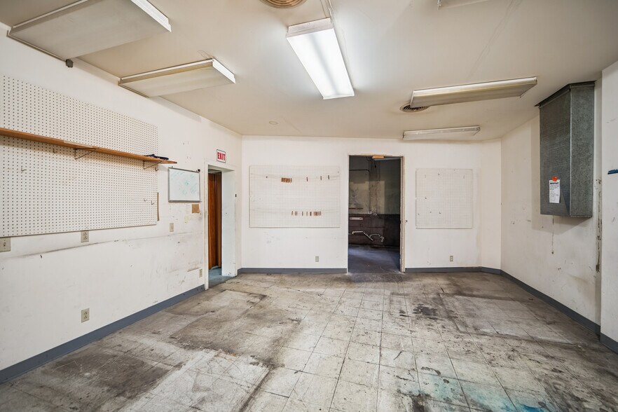 More Photos Of 200 1st Ave E, Newton Office For Sale