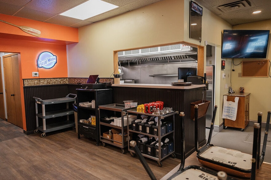More Photos Of 510 Main St, Ormsby Restaurant For Sale