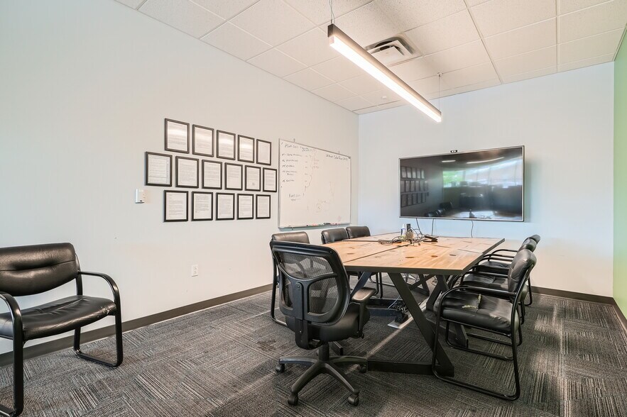More Photos Of 888 Federal Blvd, Denver Warehouse For Lease