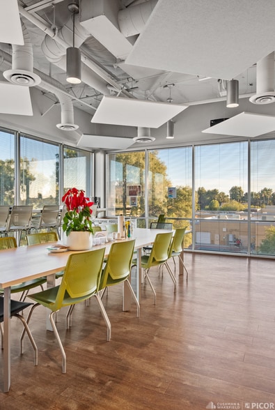 More Photos Of 6400 E Grant Rd, Tucson Office For Sale