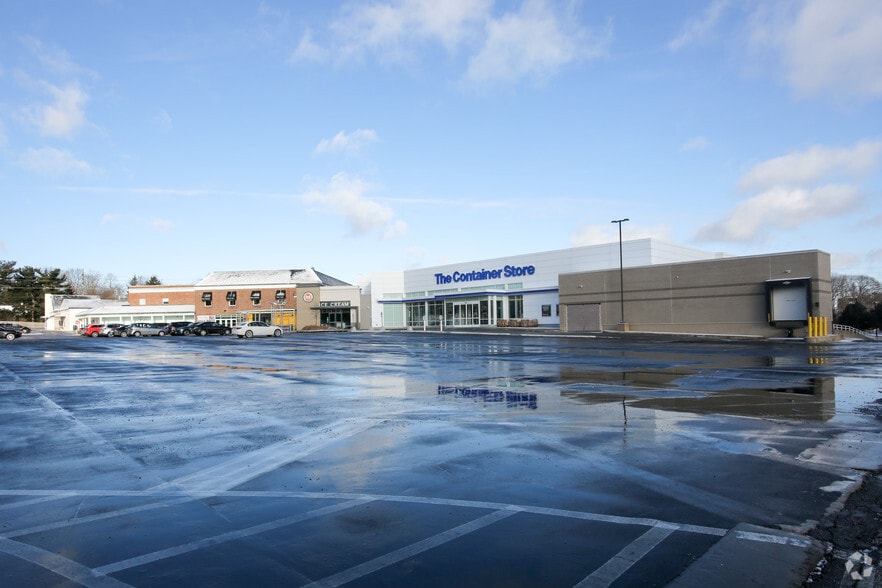 More Photos Of 2101 Richmond Rd, Beachwood General Retail For Lease