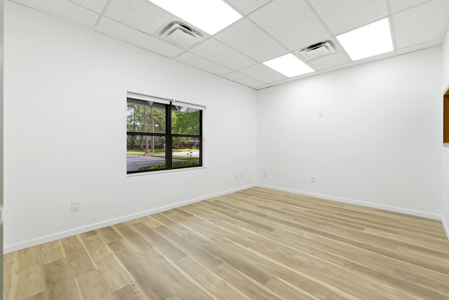 More Photos Of 8431 Baymeadows Way, Jacksonville Loft Creative Space For Lease