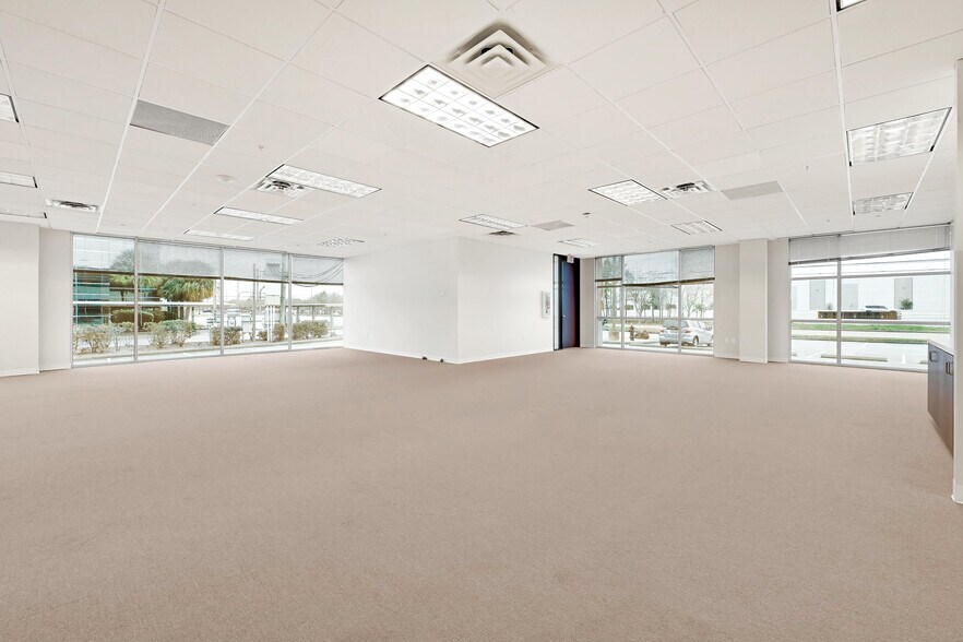 More Photos Of 7900 N Sam Houston Pky W, Houston Office For Lease
