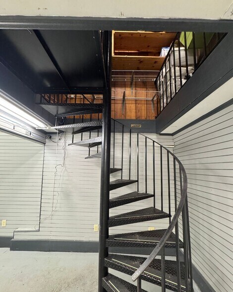 More Photos Of 82-84 N Market St, Charleston Storefront For Lease