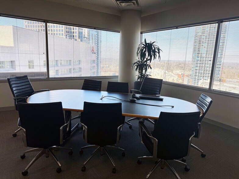 More Photos Of 101 N Tryon St, Charlotte Office For Lease