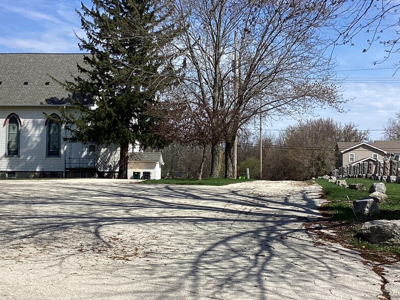 More Photos Of 2525 Oakwood Rd, Oak Creek Schools For Sale