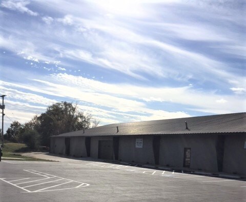 More Photos Of 6970 N Broadway St, Kansas City Showroom For Lease