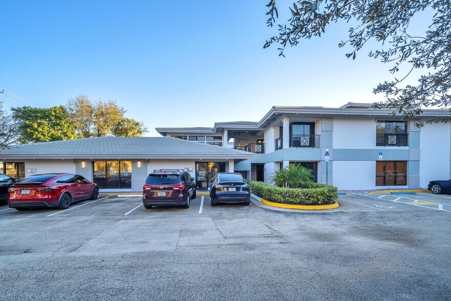 More Photos Of 6699 N Federal Hwy, Boca Raton Office For Lease