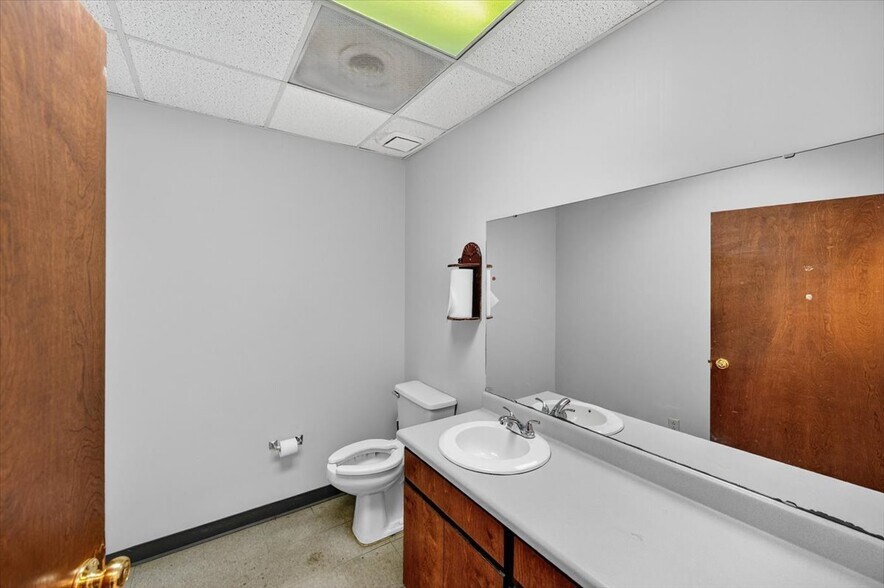 More Photos Of 4308 Interstate Dr, Macon-Bibb Office For Lease