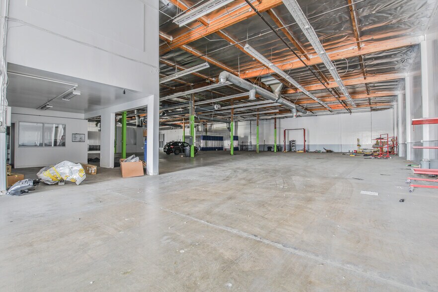 More Photos Of 9130 Glenoaks Blvd, Sun Valley Manufacturing For Lease