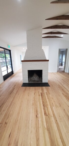 More Photos Of 1405 E 38th 1/2 St, Austin Office For Lease