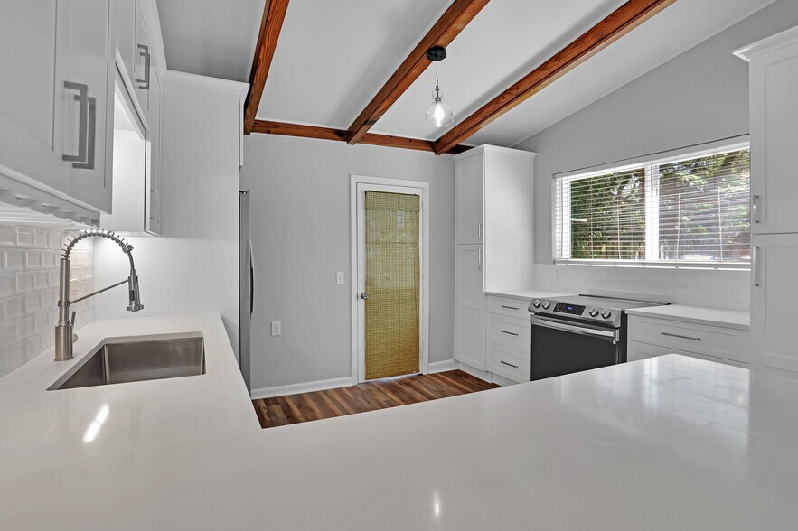 More Photos Of 1813 Seminole Rd, Atlantic Beach Multifamily For Sale