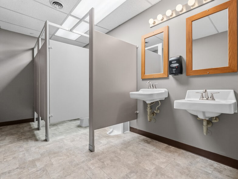 More Photos Of 1 N Main St, Rice Lake Specialty For Sale