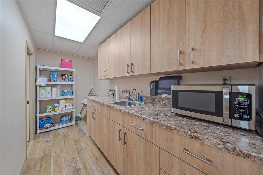 More Photos Of 1872 Tamiami Trl S, Venice Office For Sale