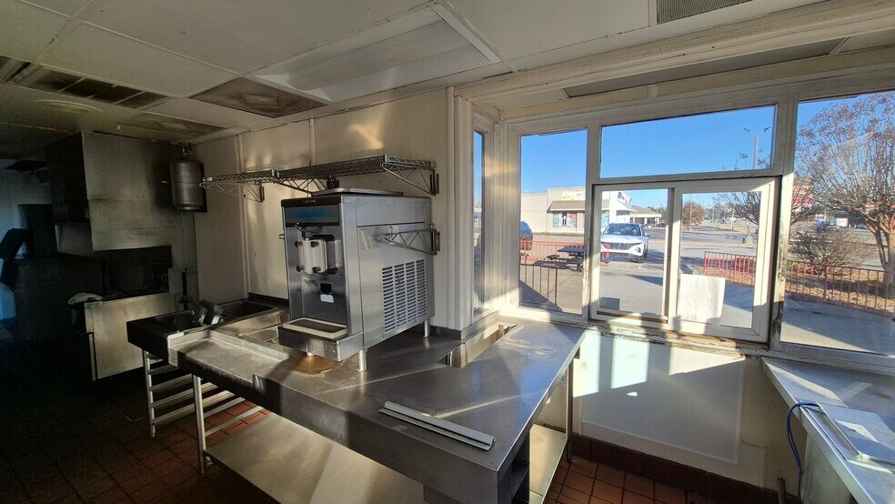 More Photos Of 1105 N Bragg Blvd, Spring Lake Fast Food For Sale