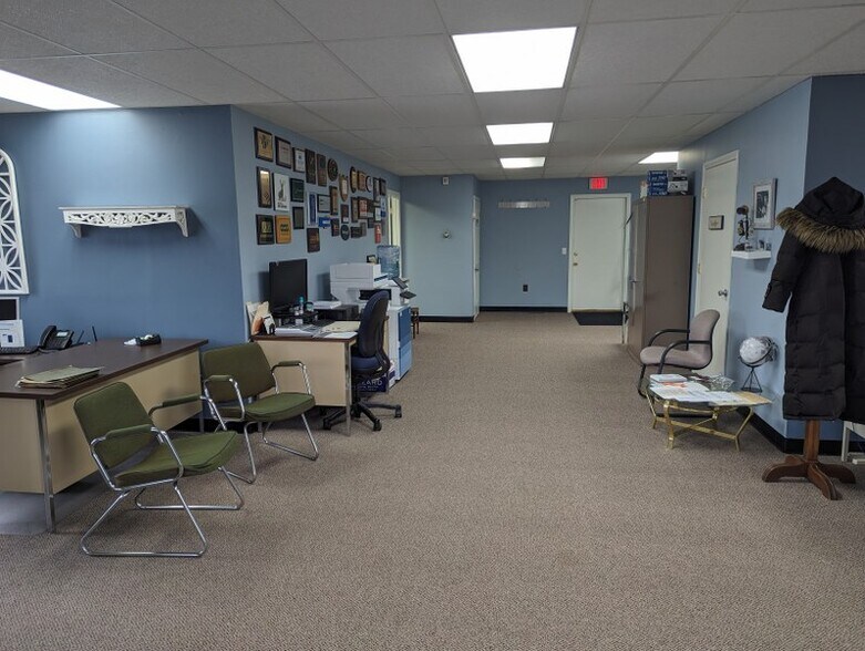 More Photos Of 76 Palomba Dr, Enfield Unknown For Lease