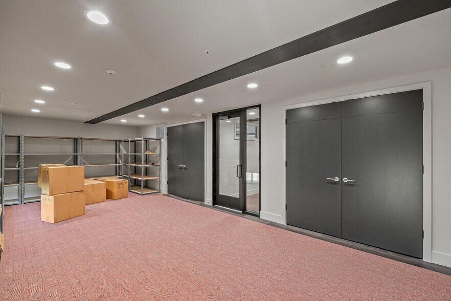 More Photos Of 4554 Forestdale Dr, Park City Light Manufacturing For Sale