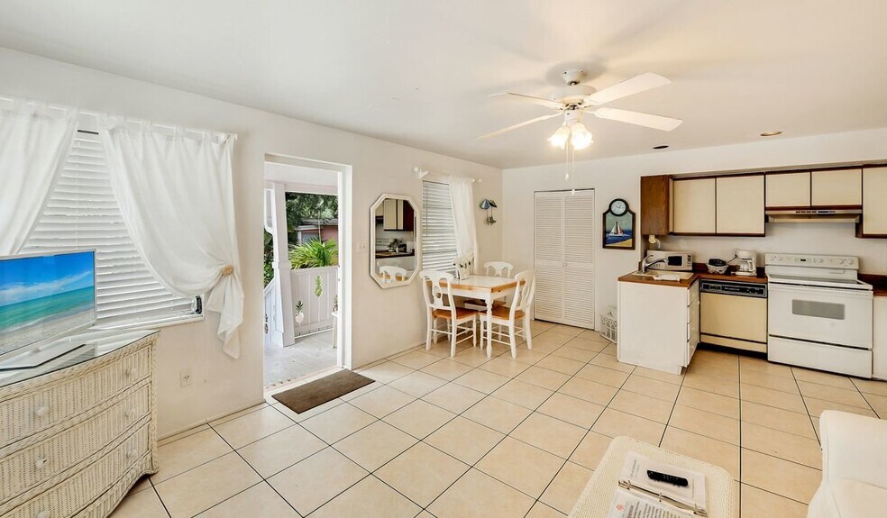 More Photos Of 8212 Midnight Pass Rd, Sarasota Hotel For Sale