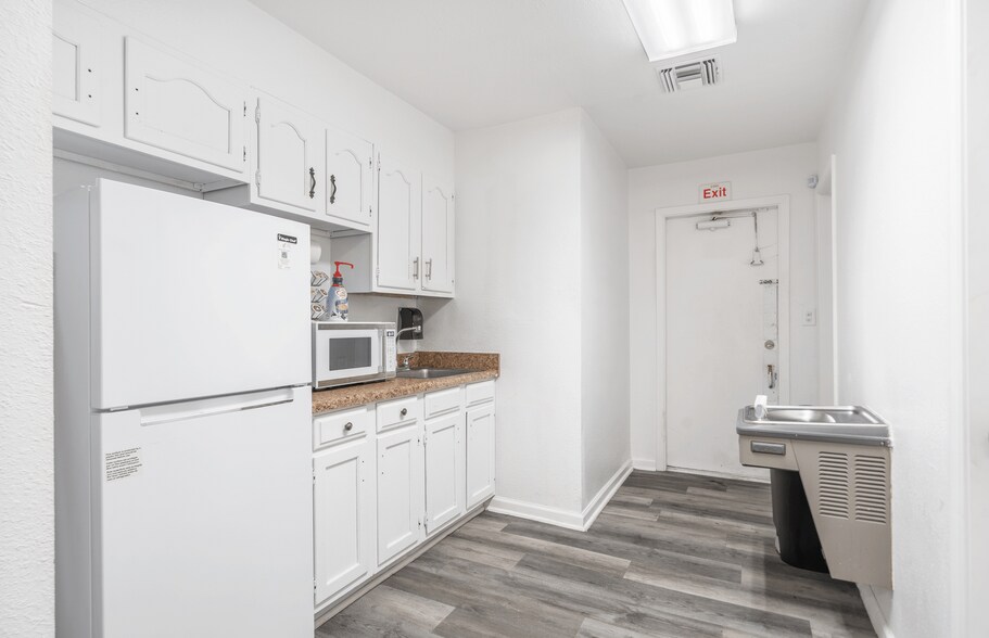 More Photos Of 5415 Lost Ln, San Antonio Medical For Sale