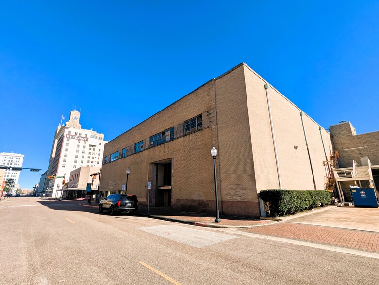 Primary Photo Of 715 Orleans St, Beaumont Office For Sale