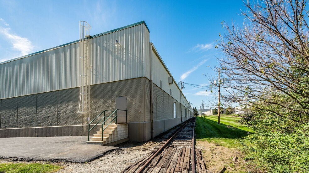 More Photos Of 5850 W 80th St, Indianapolis Unknown For Lease