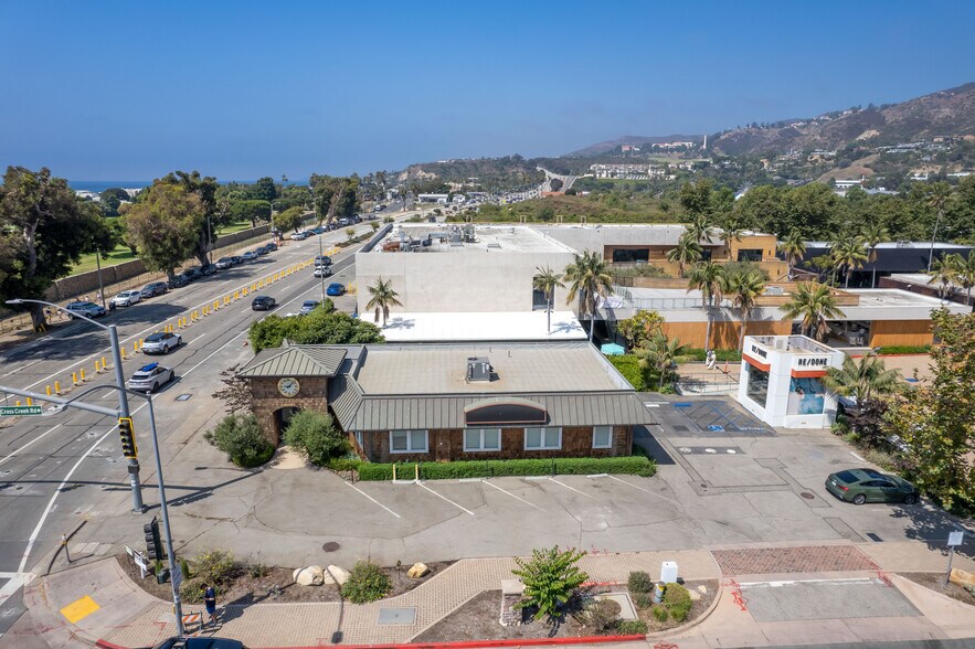 More Photos Of 23405 Pacific Coast Hwy, Malibu Office For Sale